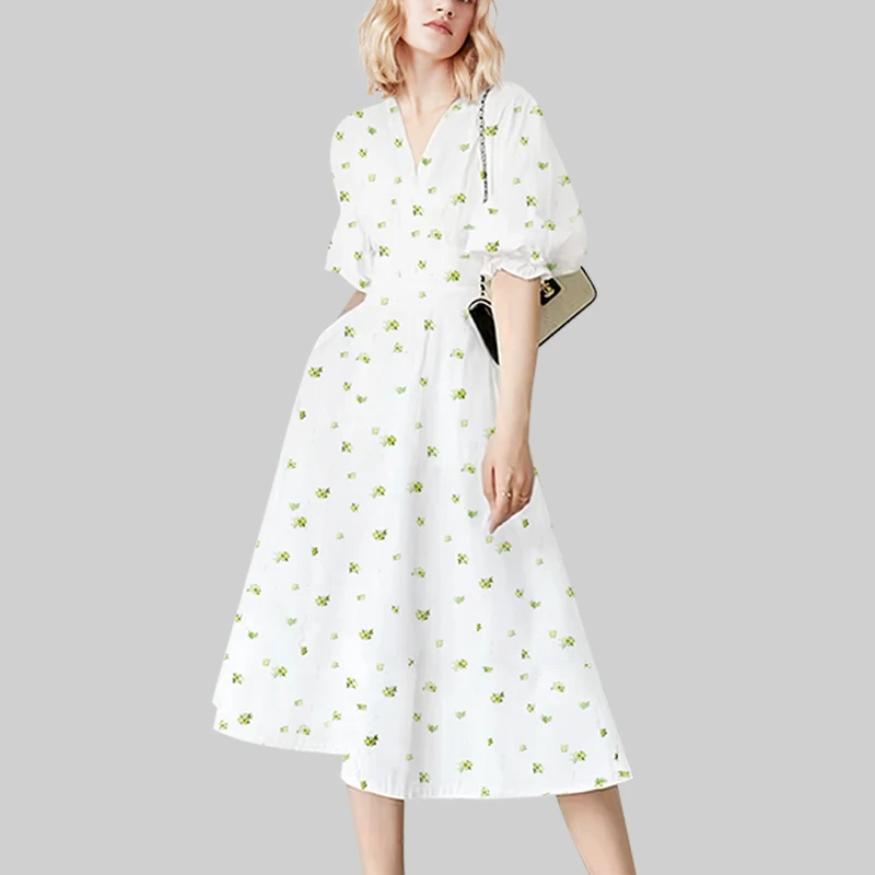 2025年夏新款法式V领碎花连衣裙子女收腰显瘦设计感小众印花长裙