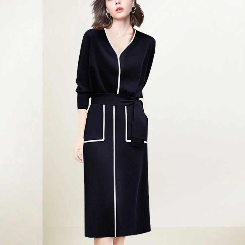 设计感撞色V领连衣裙女2025年秋装新款小个子宽松简约收腰一字裙