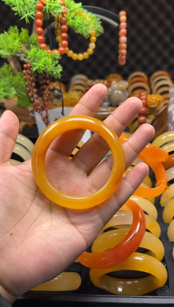 【闪购商品】石英质玉（黄龙玉）手镯未镶嵌手镯