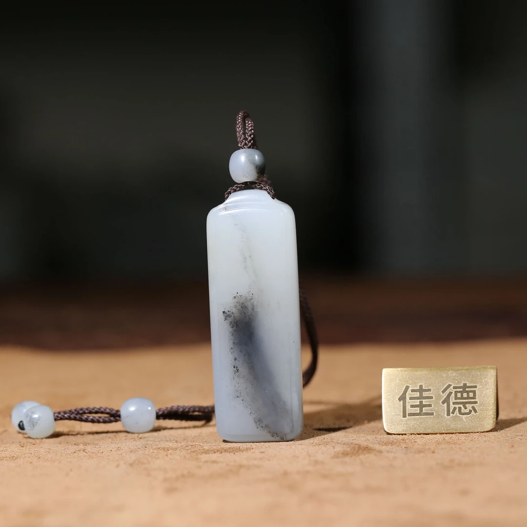 【佳德】31克新疆和田玉青花《无事牌》苏州精工雕刻，天然玉石，  精美