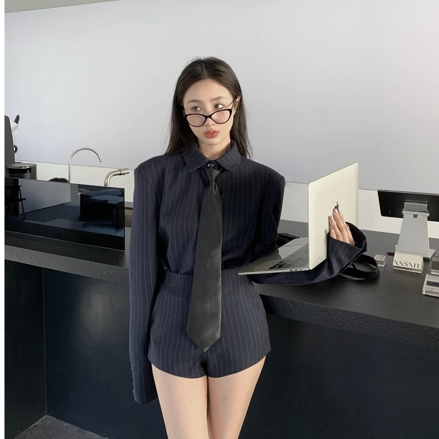 高冷御姐小众西装外套显瘦短款学院风气质套装甜苦辣妹女套装