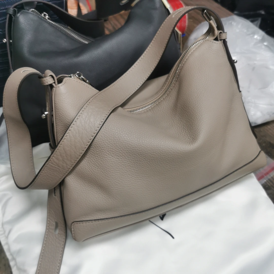 AE高品撤柜自然摔头层皮休闲单肩包腋下包托特包底宽30CM