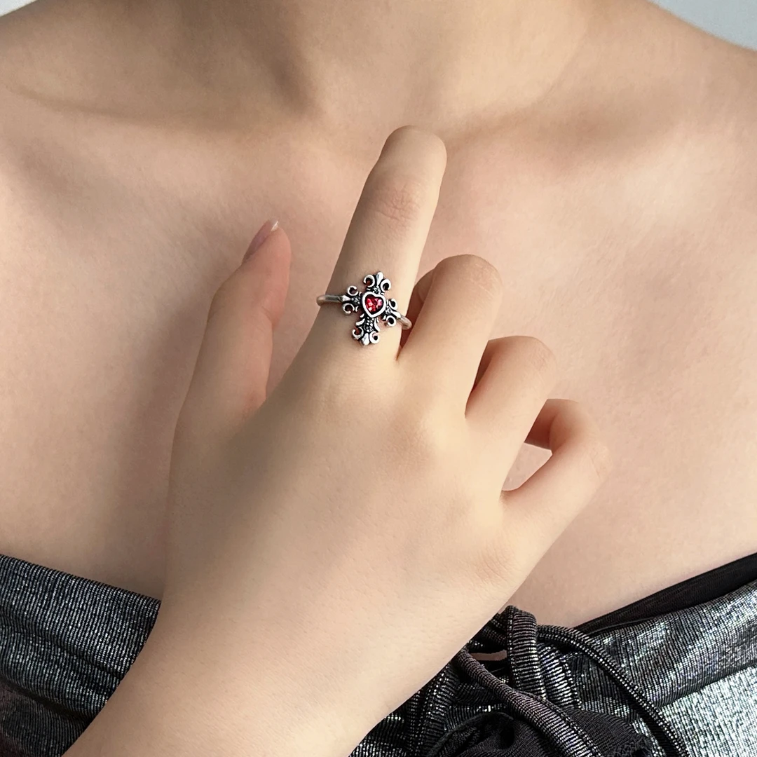 合金戒指 J0284-1时尚潮流轻奢个性百搭个性高级感爱心十字架戒指