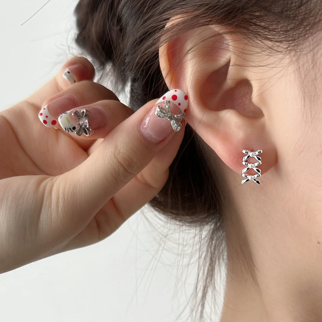 合金耳饰 E0287-1时尚精致小众甜美百搭个性精致蝴蝶结耳钉设计感