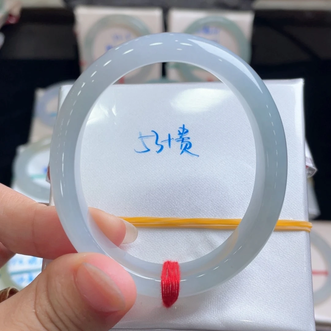 翡翠手镯未镶嵌翡翠手镯