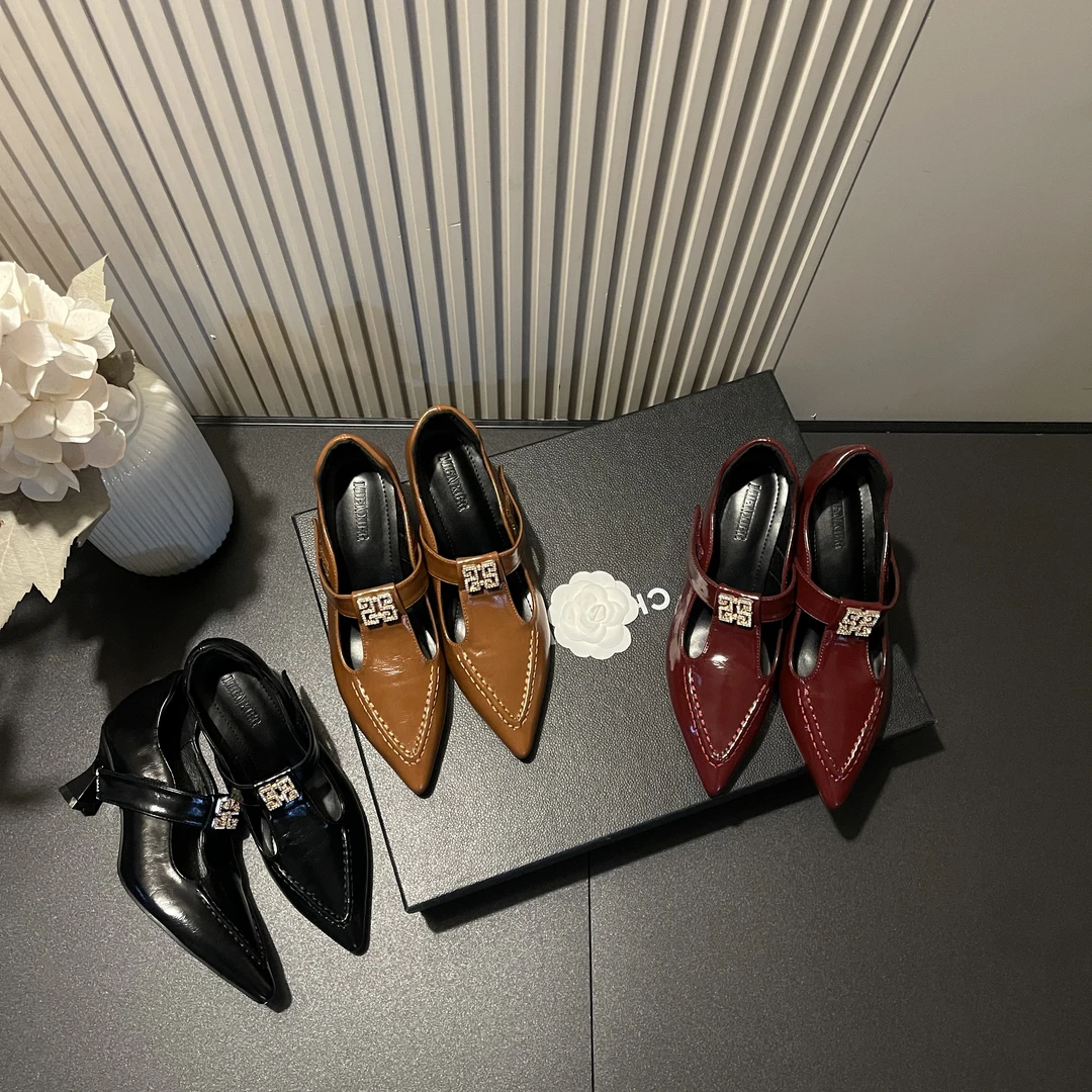 【现现】秋冬新款高级亮钻金属饰品魔术贴绝美百搭爆款女尖头高跟鞋