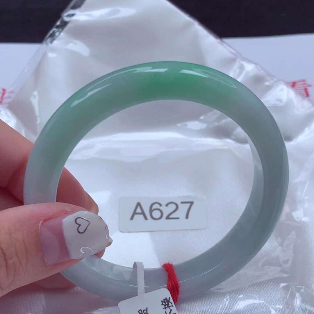 翡翠手镯未镶嵌55圈