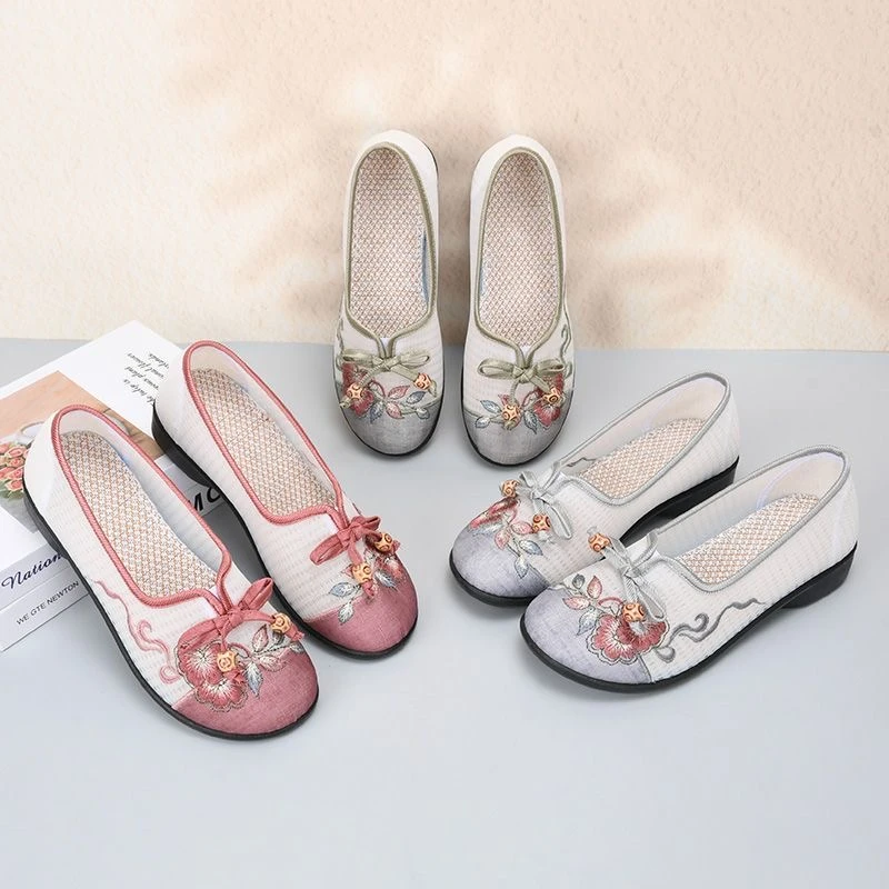 r夏季软底妈妈民族风绣花老北京布鞋舒适休闲透气复古汉服绣花鞋