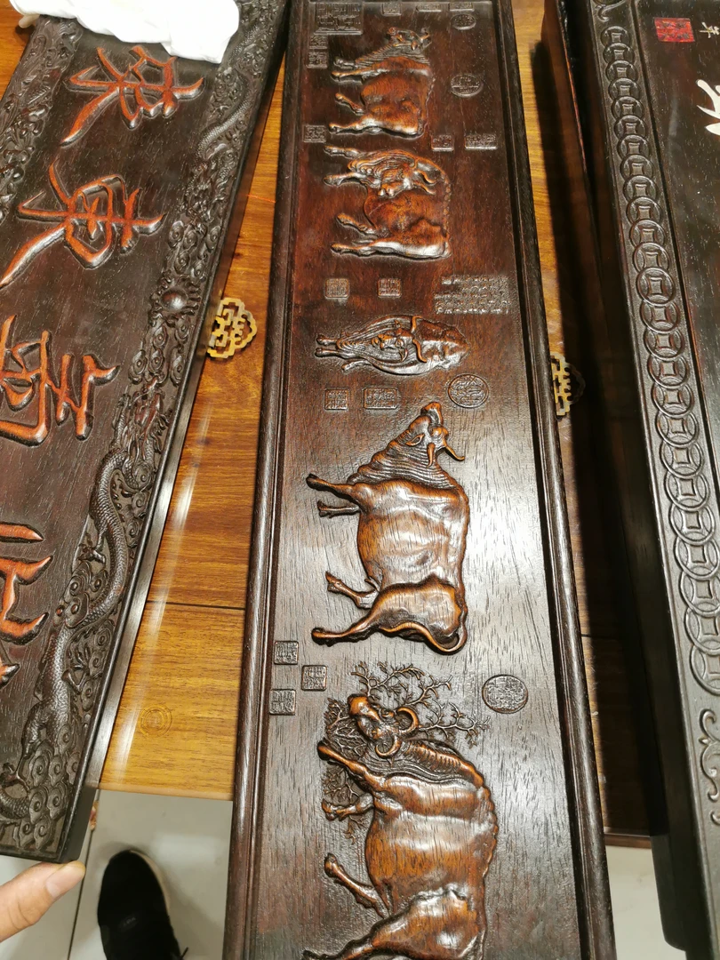 紫檀五牛图小横挂匾