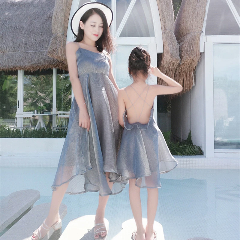 夏季新款沙滩裙海边吊带连衣裙2023网红高端亲子装母女装洋气裙子