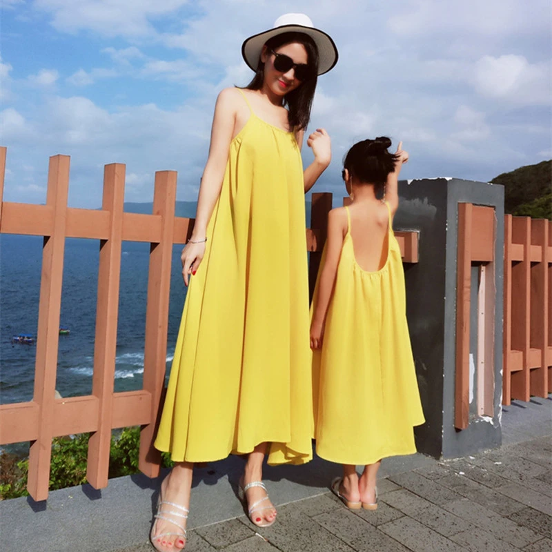 三亚海边母女装女童亮黄长裙沙滩装夏款2024亲子装时尚露背连衣裙
