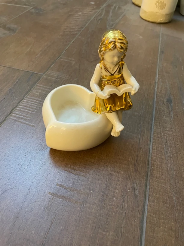 昆轩家看书蘸料碟带描金微瑕