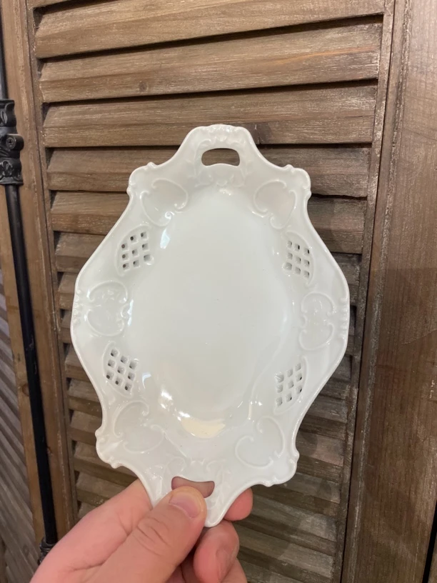 昆轩家镂空双耳盘子高白色