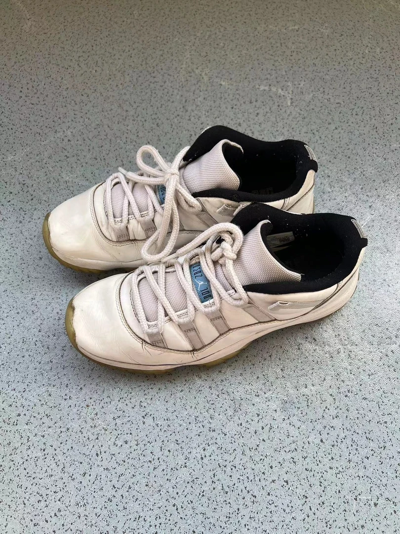 aj11 传奇蓝 白蓝 41码 239秒 鞋帮口磨损已经修复 鞋面有褶皱
