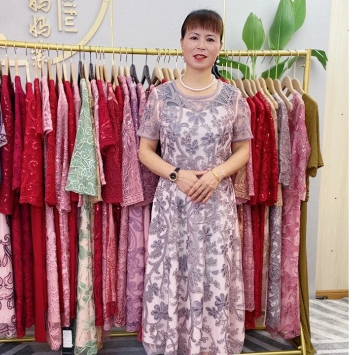 短-码-断-色 品牌大码喜妈妈装春夏红色连衣裙民族风刺绣裙子