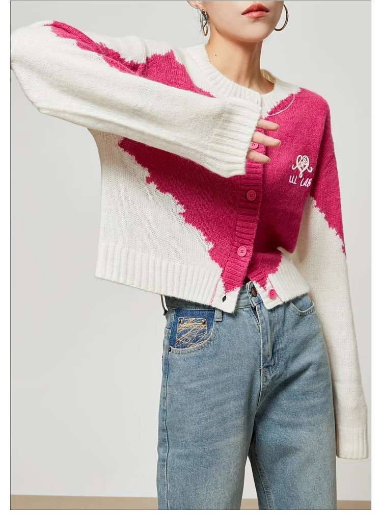 奶系穿搭早春针织开衫女2025年新款时尚撞色爱心毛衣外套