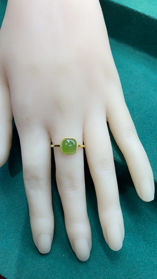 精品和田玉碧玉苹果绿女神戒指