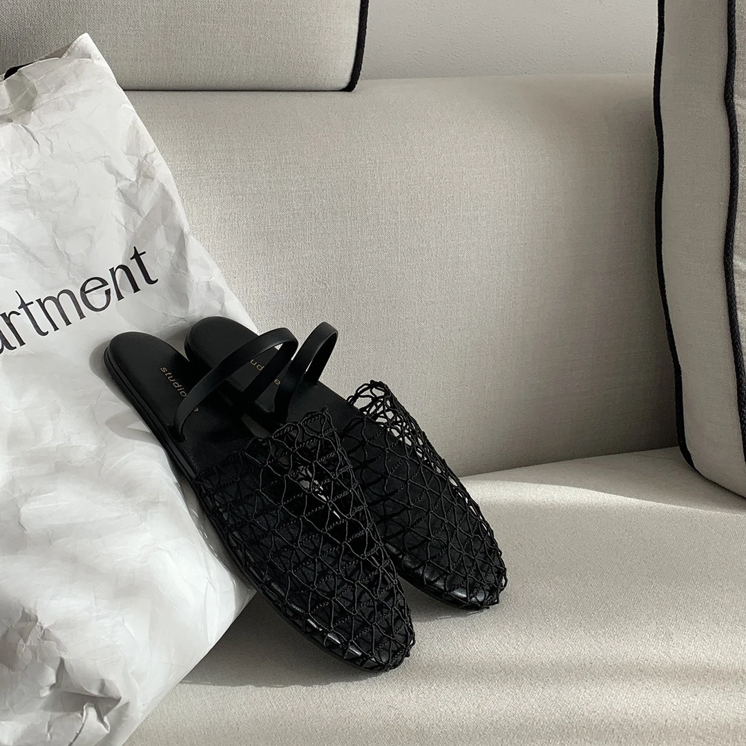 春夏季网红时尚透气渔网镂空小众潮鞋外穿一字带包头平底凉拖鞋女