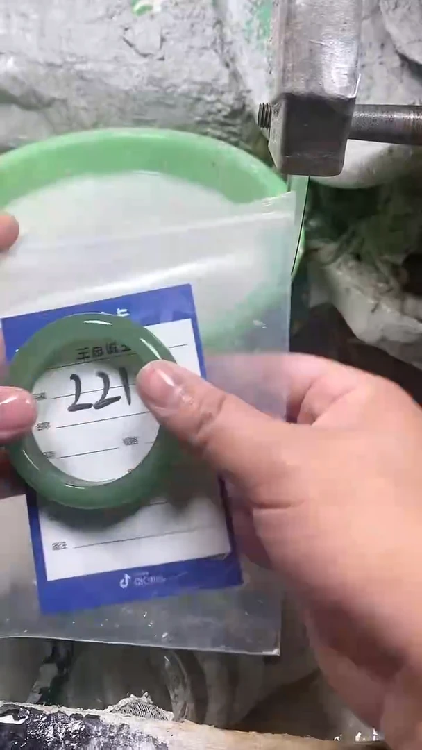 【闪购商品】石英质玉手镯未镶嵌221