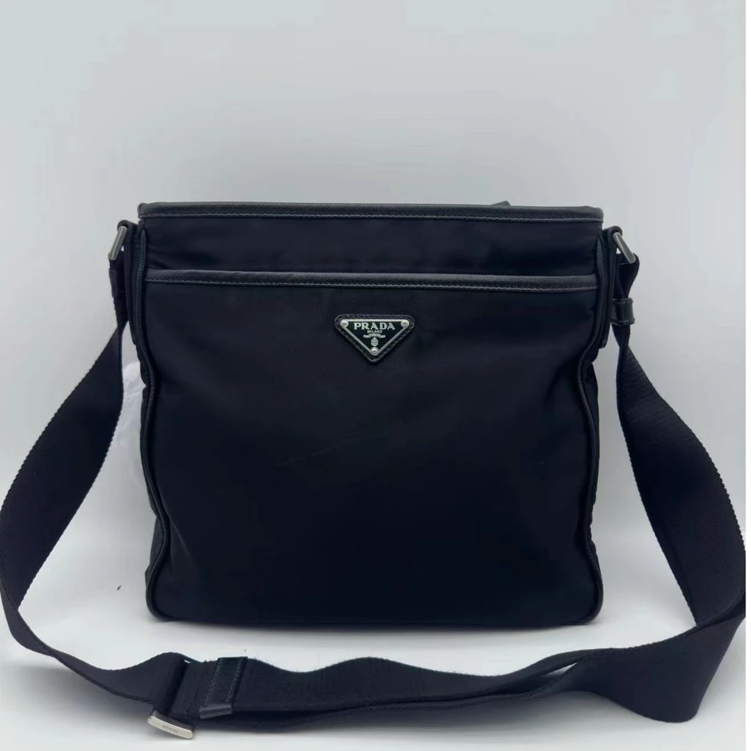 95新 Prada/普拉达 97新普拉达三角标尼龙单肩斜挎包黑色0178