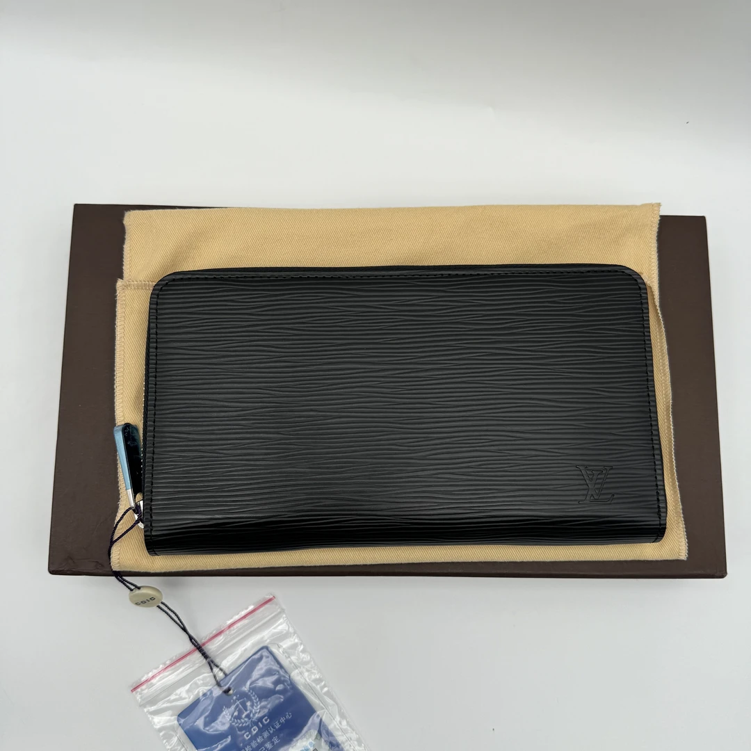 99新 LouisVuitton/路易威登 黑色水波纹拉链款钱包/1121