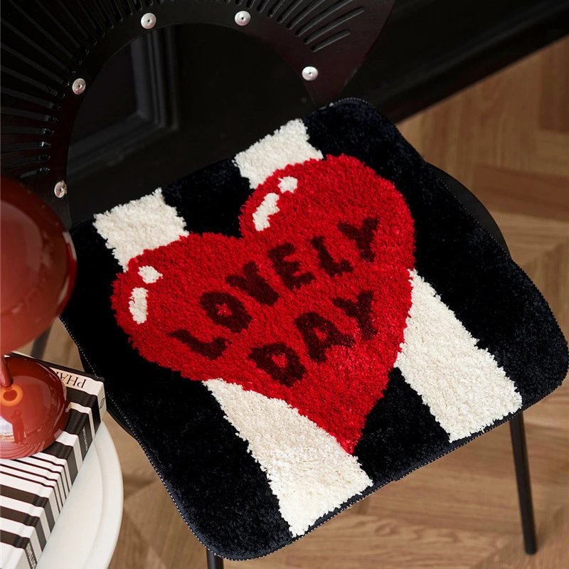 卡通可爱植绒坐垫家用久坐保暖亲肤座垫办公室柔软仿羊绒坐垫