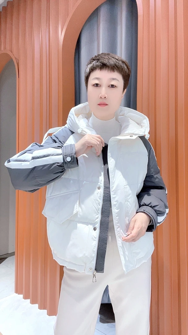 嘉莉丹:5521#时尚个性拼接款保暖羽绒服