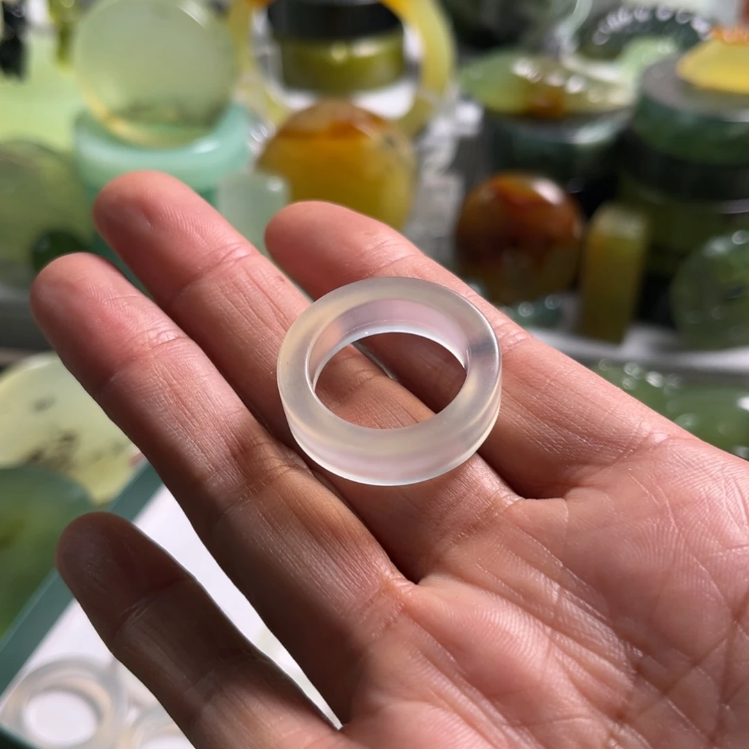 蛇纹石玉原石未镶嵌邪**贝