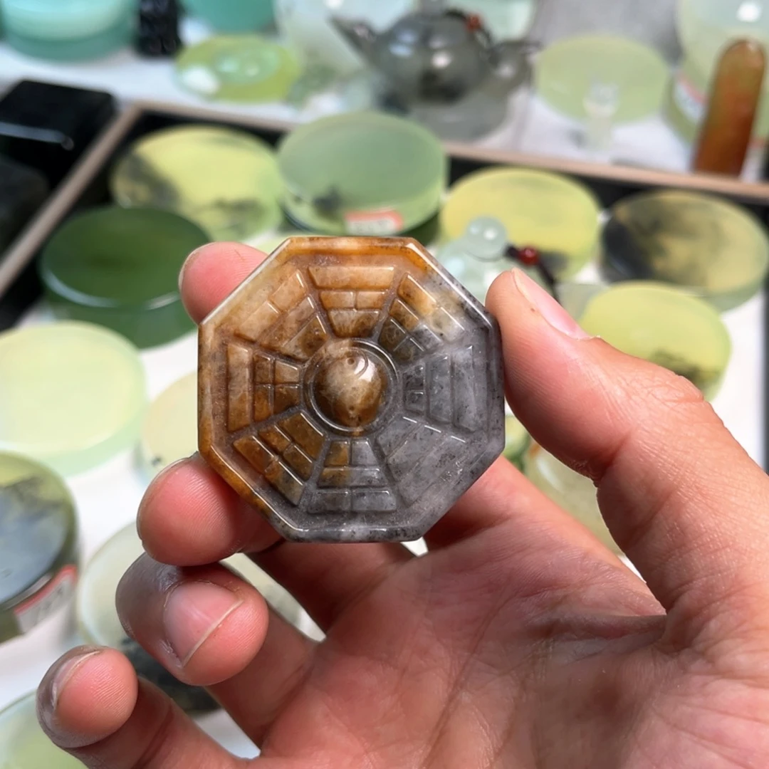 蛇纹石玉原石未镶嵌