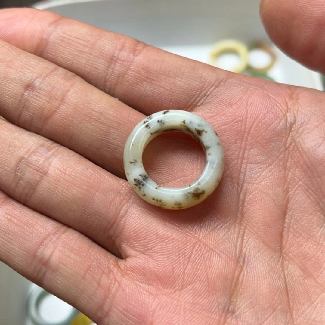 【闪购商品】蛇纹石玉颈饰未镶嵌斯*普