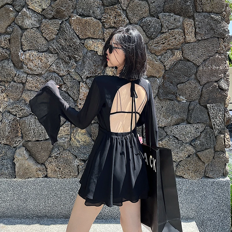 十三粥私服 暗夜弥纱 时髦显瘦露背抽绳性感连衣裙高腰短裤套装女
