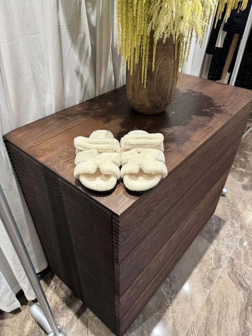 WW2025新款女士时尚百搭黑白两色毛拖鞋