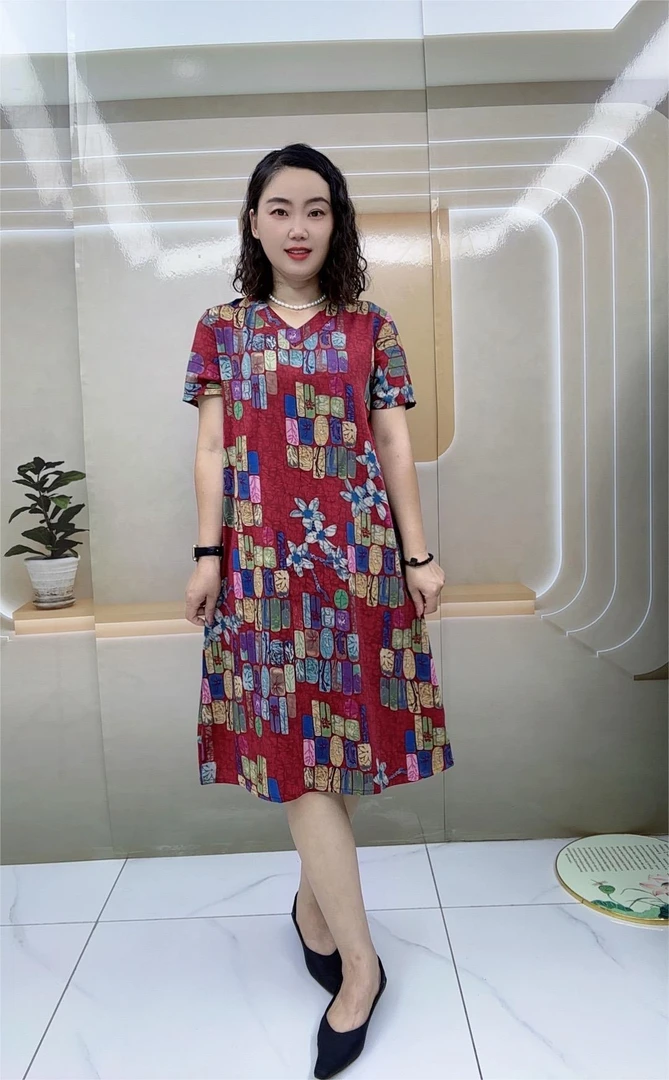 2024碎花夏季新款气质连衣裙中老年妈妈装显瘦高档宽松遮肚休闲