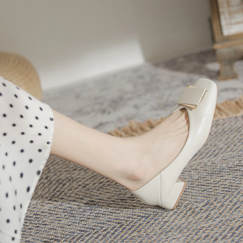 时尚气质软底法式奶奶鞋百搭真皮牛皮粗跟3厘米单鞋女春秋