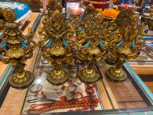 纯铜 精品制作的八吉祥 高25厘米