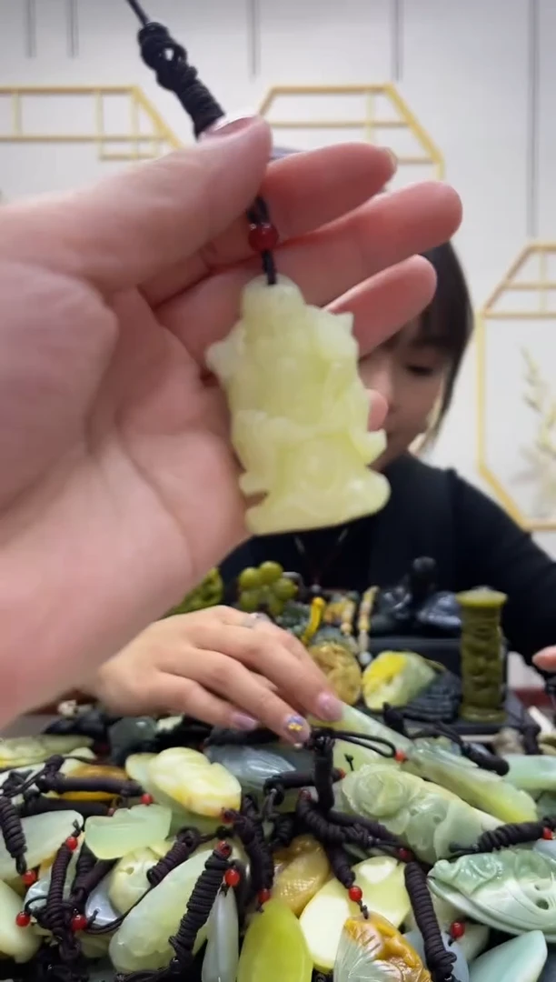 【闪购商品】岫玉吊坠未镶嵌多样性随机发一