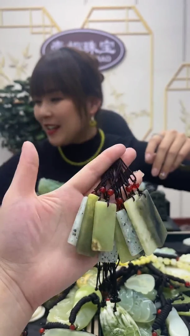 【闪购商品】蛇纹石玉吊坠未镶嵌多样性随机发一