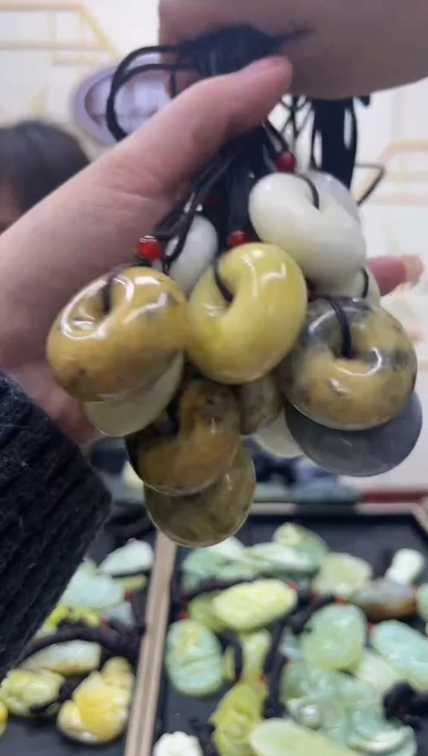 【闪购商品】蛇纹石玉吊坠未镶嵌多样性随机发一