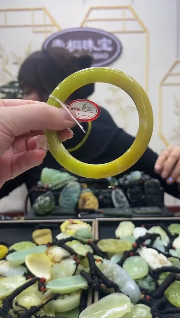 【闪购商品】蛇纹石玉手镯未镶嵌61-62-63多样性随机发一