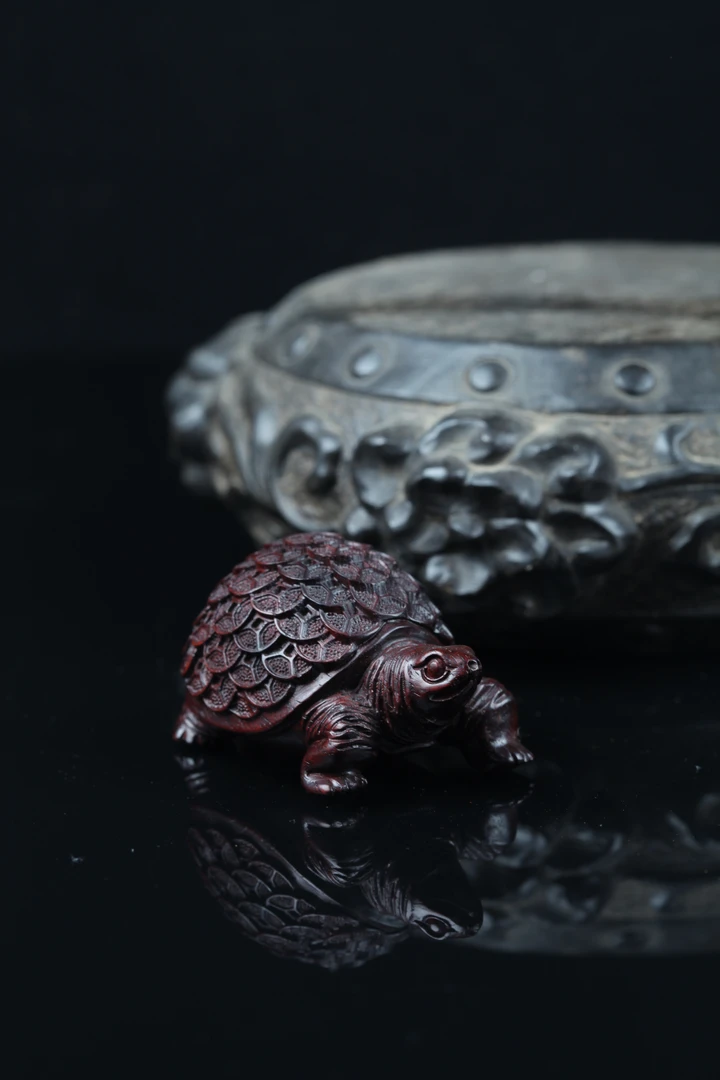 印度小叶紫檀雕刻高油高密金钱龟招财神龟摆件手把件把玩件木雕