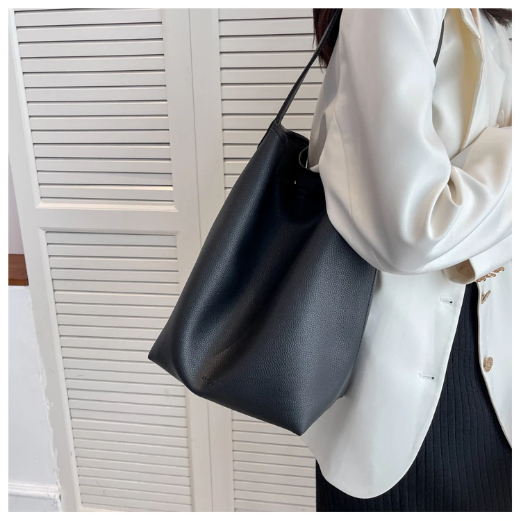 CAHRES&HEKA新休闲简约大容量水桶包包女时尚百搭单肩腋下通勤包