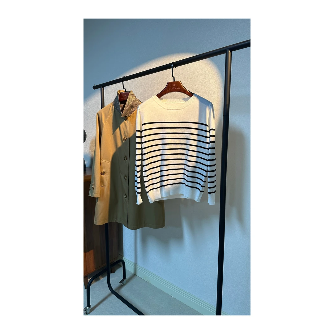 新款条纹小圆领打底衫