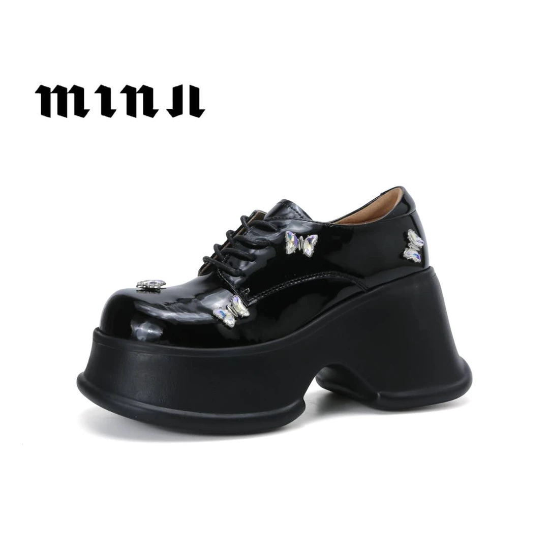 知足敏儿原创正版2024春季新款厚底增高钻扣小众设计女皮鞋601-66