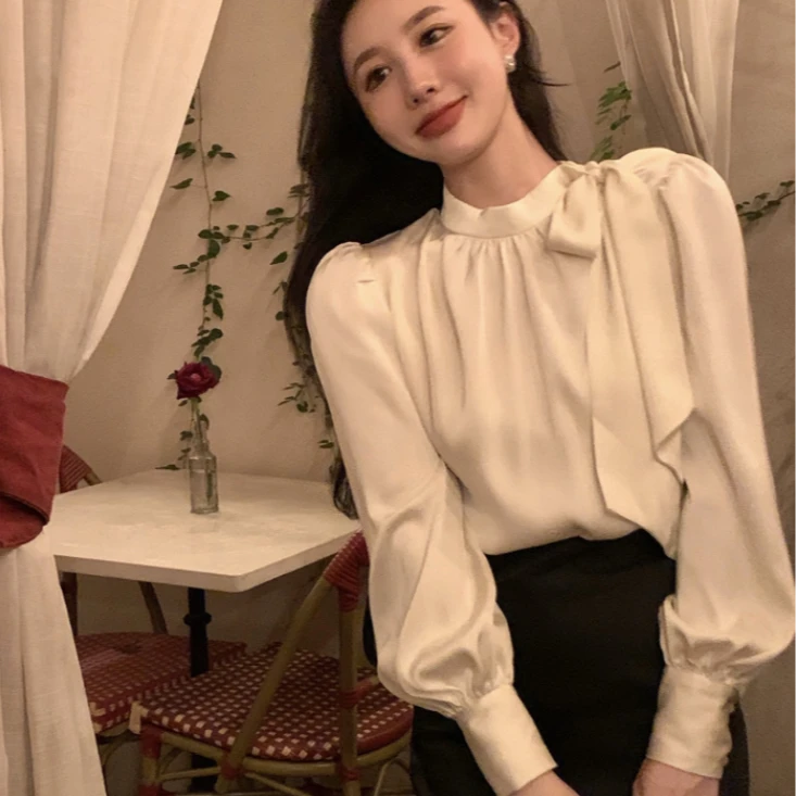 8936蝴蝶结缎面衬衫女早秋新款立领褶皱灯笼袖别致漂亮洋气上衣