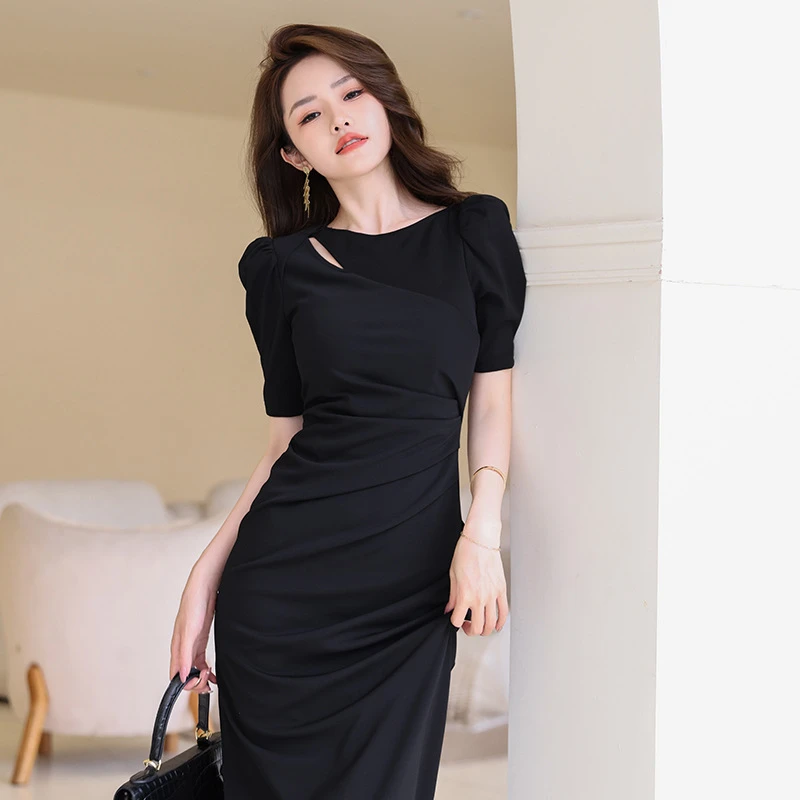 2024夏季新款女时尚设计感镂空泡泡袖修身黑色中长款连衣裙30112