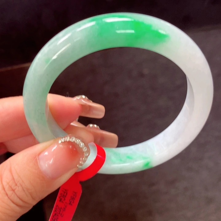 翡翠手镯未镶嵌缅甸