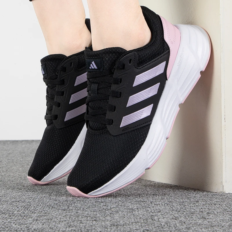 阿迪达斯女鞋人生跑鞋运动鞋轻便缓震跑步鞋训练慢跑鞋ID7372