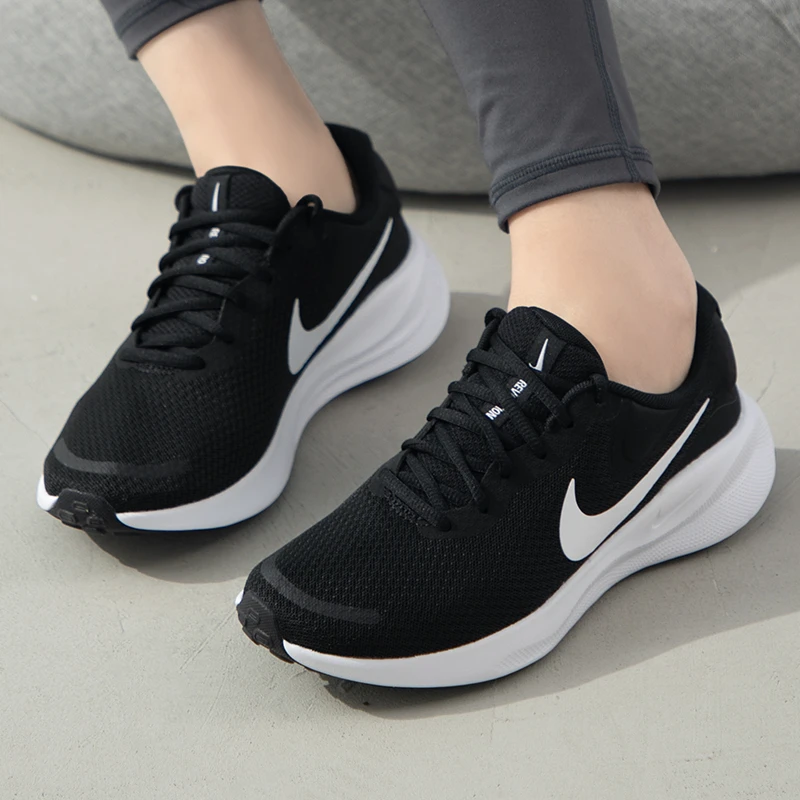 Nike耐克女鞋秋季新款REVOLUTION缓震轻便运动鞋黑色跑步鞋FB2208