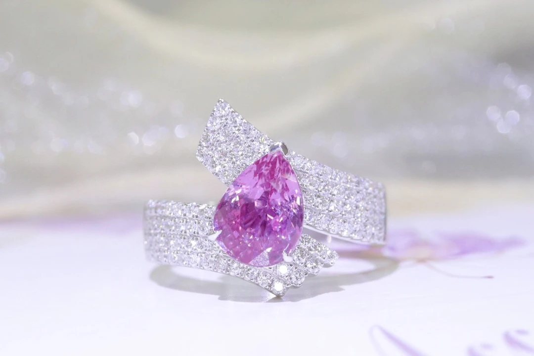 18K天然彩色蓝宝石戒指 主石2.04克拉