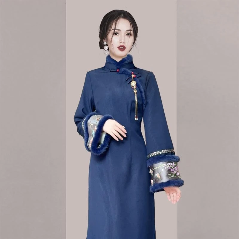 藏蓝复古风倒大袖保暖毛绒领旗袍2025年冬季新款改良新中式裙子